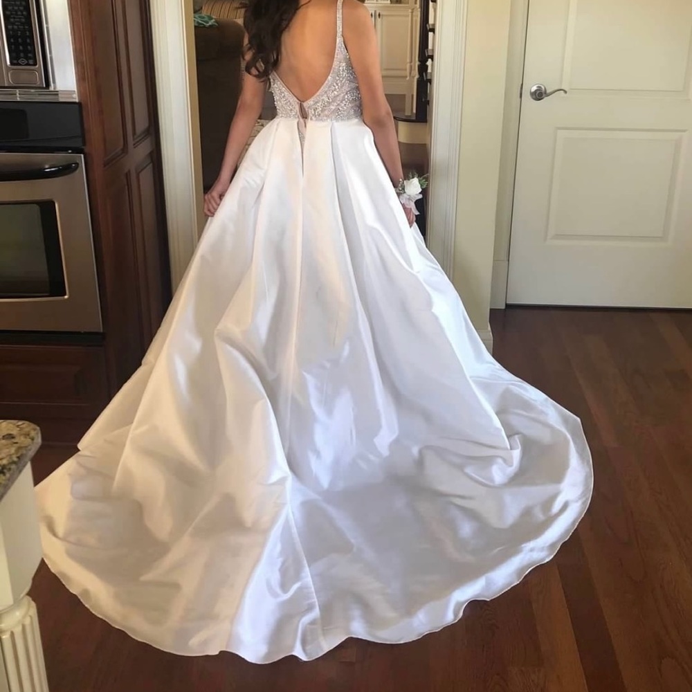 Prom Dress With Train and Pearl Details - Picture 2 of 5